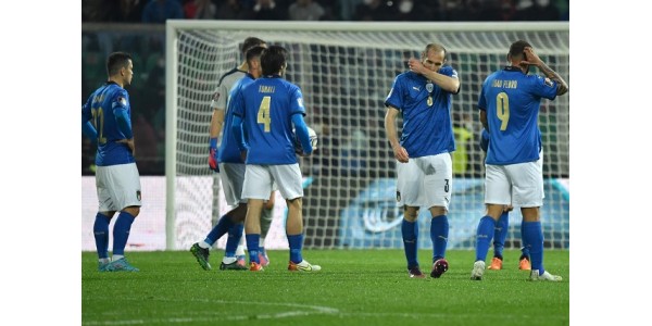 Trener Roberto Mancini został zwolniony bezpośrednio po klęsce Włoch